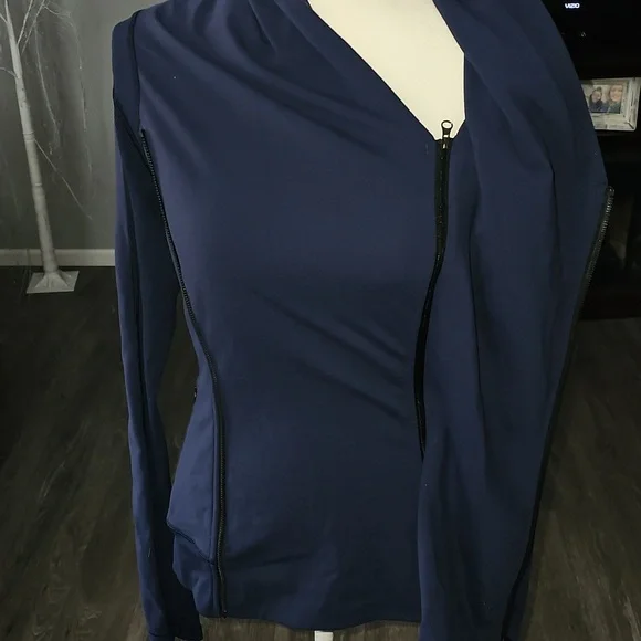 LULULEMON Womens sz6 dark blue two zippered fitted top.Fits Like A Define Jacket - Picture 7 of 10